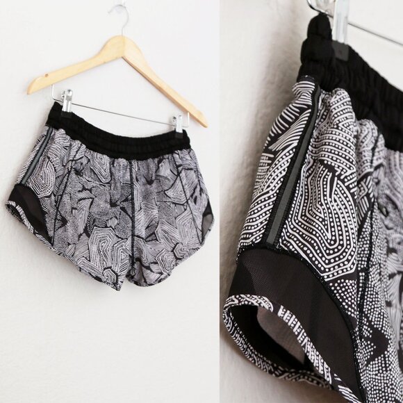 Lululemon Hotty Hot Shorts Dottie Tribe White Black 2.5" Inseam Size 8 Active - Picture 12 of 16